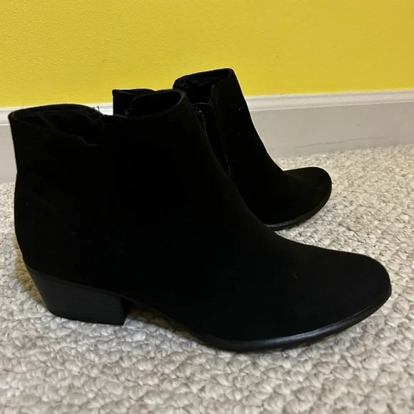 ‼️NWOT‼️union bay suede ankle booties - Picture 4 of 5